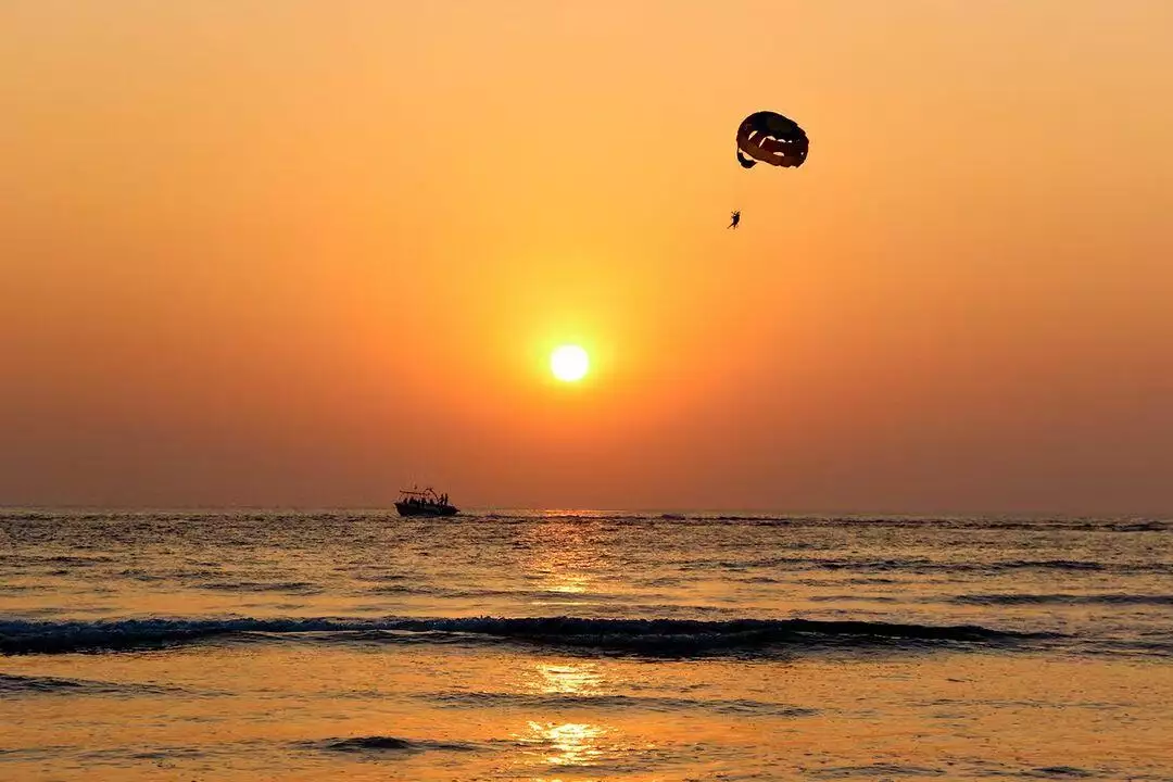Parasailing Adventure in Oahu 